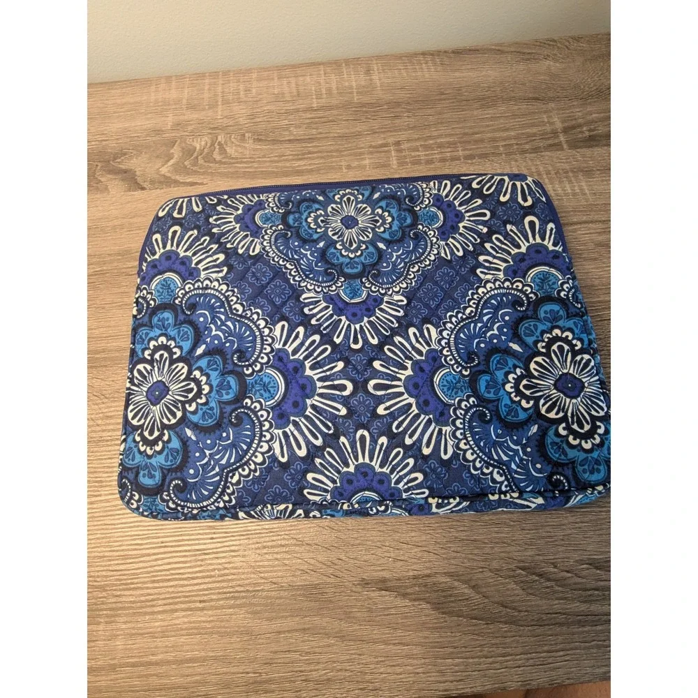 Vera Bradley Laptop Tablet Sleeve Case Blue‎ Medallion Quilted Zip
